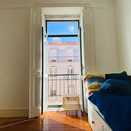 Perfect Flat In The Center