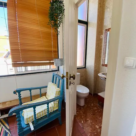 Perfect Flat In The Center * Lizbona