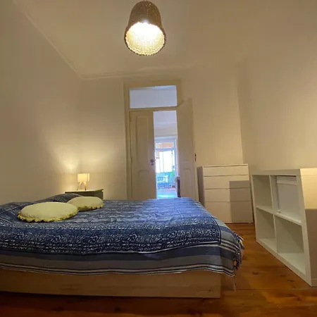 Perfect Flat In The Center * Lizbona